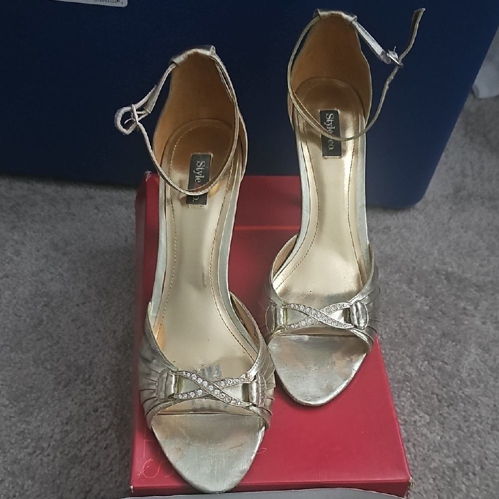 STYLUS Gold Women's Heels with Ankle Strap